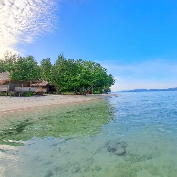 Raja Ampat Jousuba Homestay, viešbutis mieste Yeben