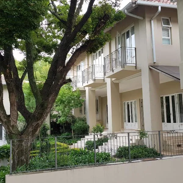 Q on First B&B, hotel in Johannesburg