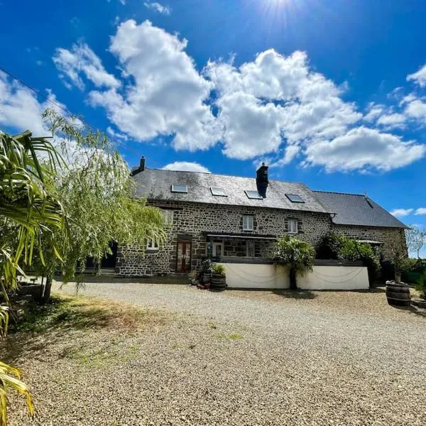 Gites Le Bisson, hotel in Fougerolles-du-Plessis