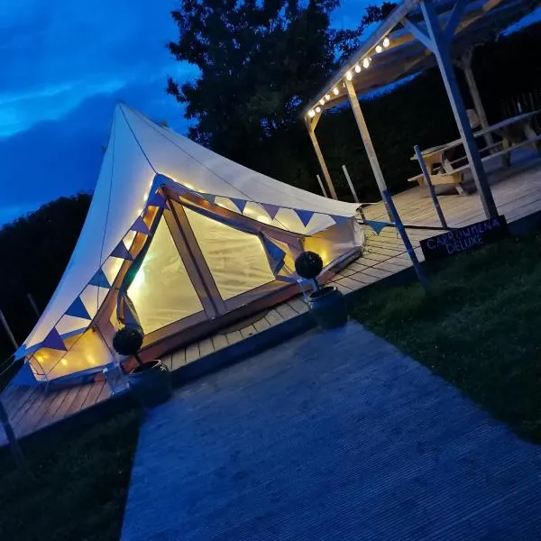 Carrowmena School House & Glamping, hotel in Limavady