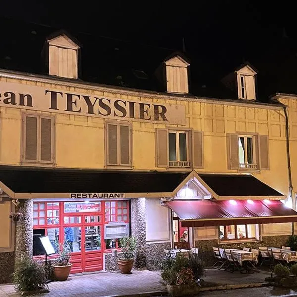 Logis Hôtel Teyssier, hotel v destinaci Uzerche