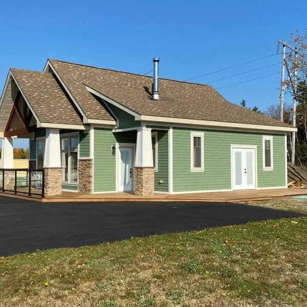 The Millhouse Oceanfront Cottage, hotel di Herring Neck