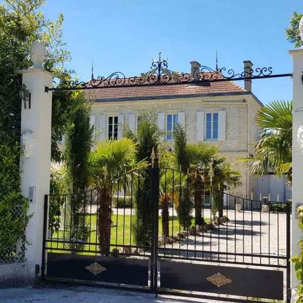 Le Manoir Lacustre – hotel w mieście Queyrac