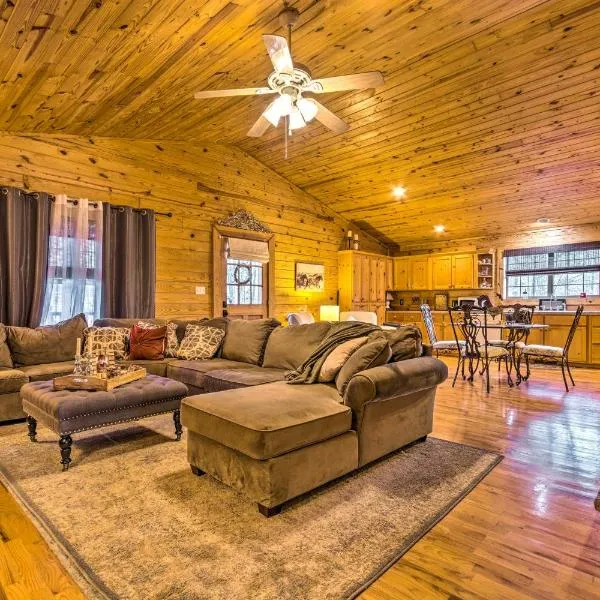 Pet-Friendly Cabot Cabin with Fenced Yard!, hotel v destinaci Cabot