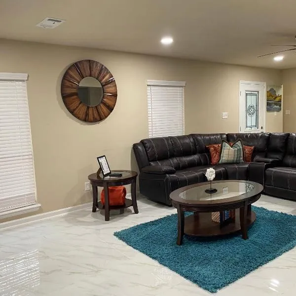 Stunning Family Home in North Houston!!! - Briar Creek, hotel in Spring