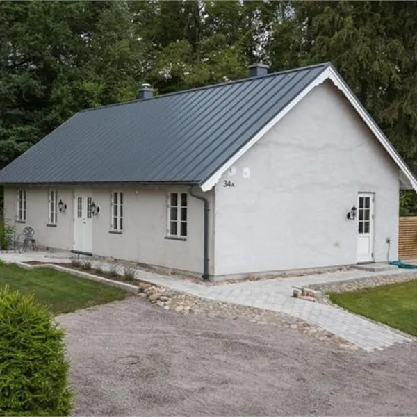 Beautiful and cosy house near the lake, hotel v destinaci Olofström