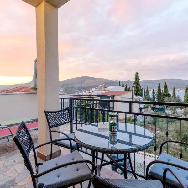 Apartments Villa Kameja, hotel a Okrug Donji