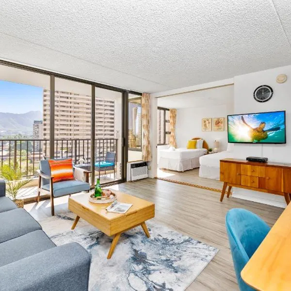 Charming Condo Steps from Waikiki Beach with Parking!, hotel sa Honolulu
