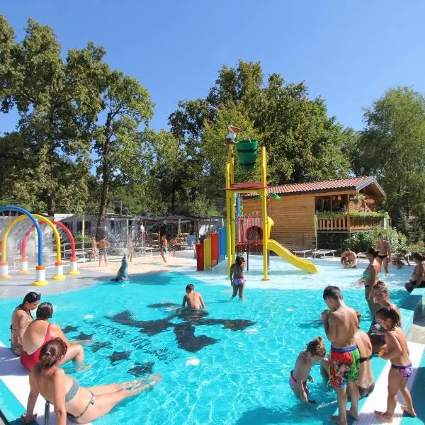 Dkamping Village - International Camping Ispra, hotel v destinaci Ispra