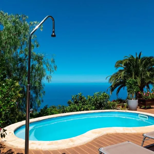 Sea view villa in Tijarafe, private pool., hotel v destinácii Tijarafe