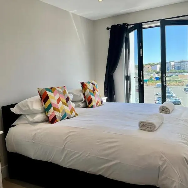 Beachfront Bliss Margate With Sea Views Sleeps 7, hotel in Kent