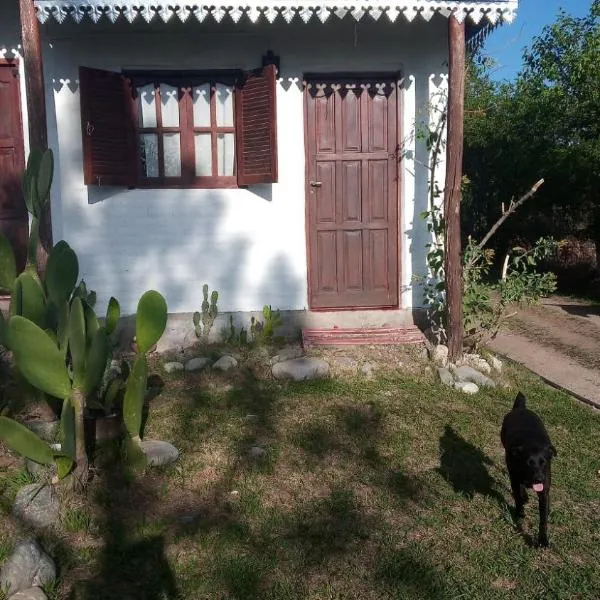 Monoambiente para 1 y 2 personas Villa La Bolsa a 2 cuadras del río: Anisacate şehrinde bir otel