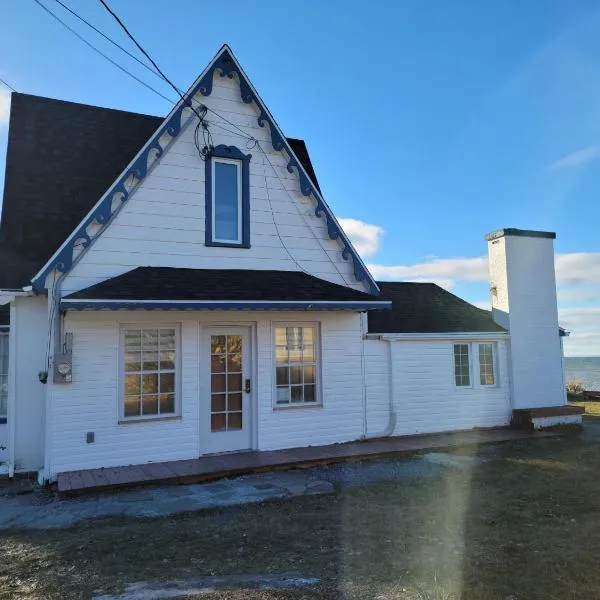 Maison du bord du fleuve à 5 min du centre ville, отель в городе Saint-Eugene de Ladriere