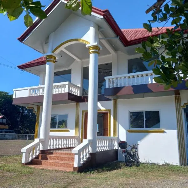 Seven Waves Beachfront Residence, hotel in Aringay