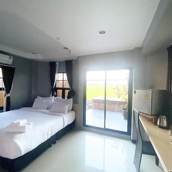 Maze Pool Villa Resort, hotel u gradu Kamphaeng Phet