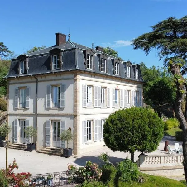 Grand appart 150m2 dans belle maison bourgeoise, hotel v destinácii Vernaison
