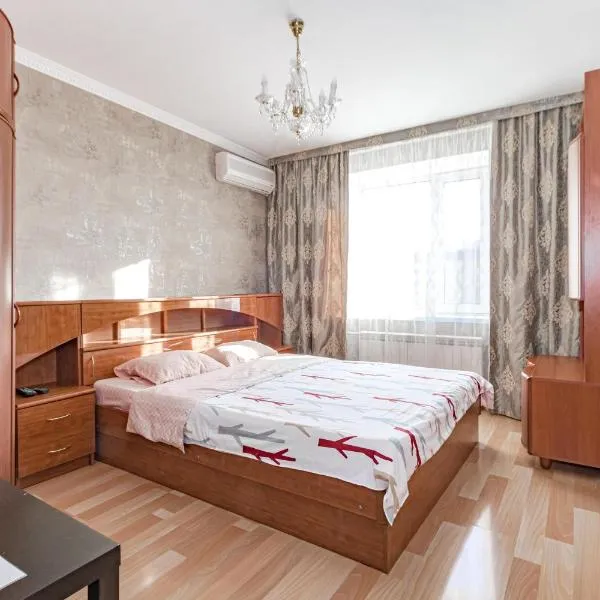 Уютная квартира, hotel in Astana