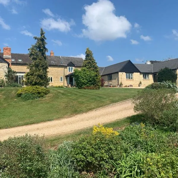 Weatherhead Farm, hotel in Whittlebury