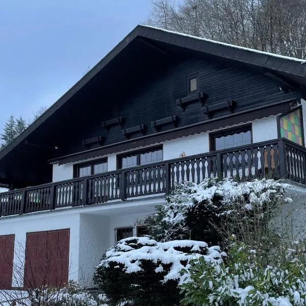 Ferienhaus Eifelblick, hotel en Feusdorf