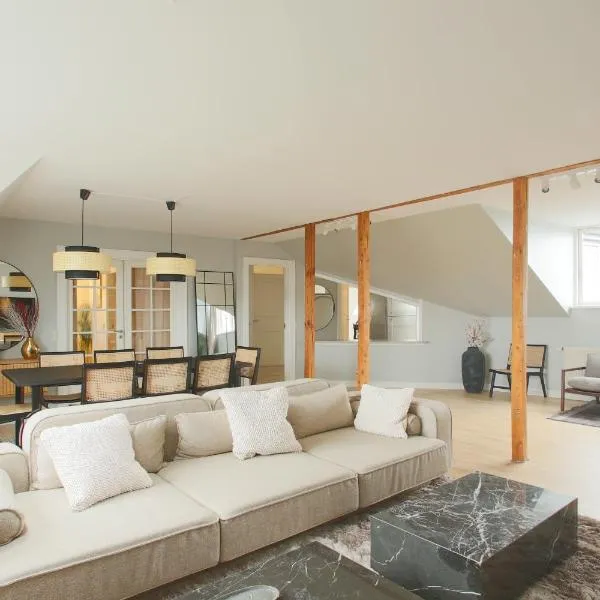 Unique 5 Bedroom Apartment w Exposed Beams in Copenhagen、コペンハーゲンのホテル