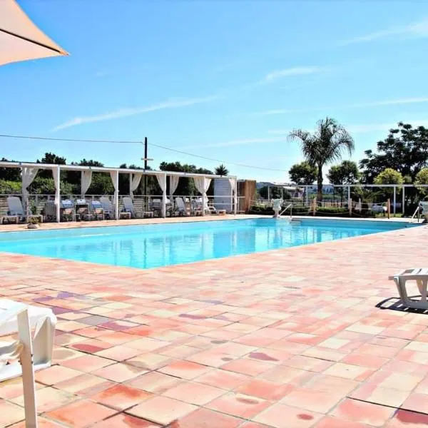 Casa vacanze Barbera con piscina – hotel w mieście Santa Lucia