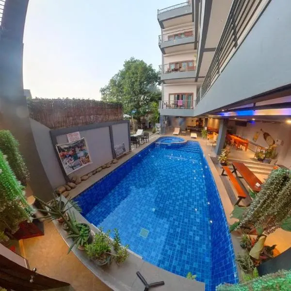 FARAWAY SUITES, hotel in Vang Vieng