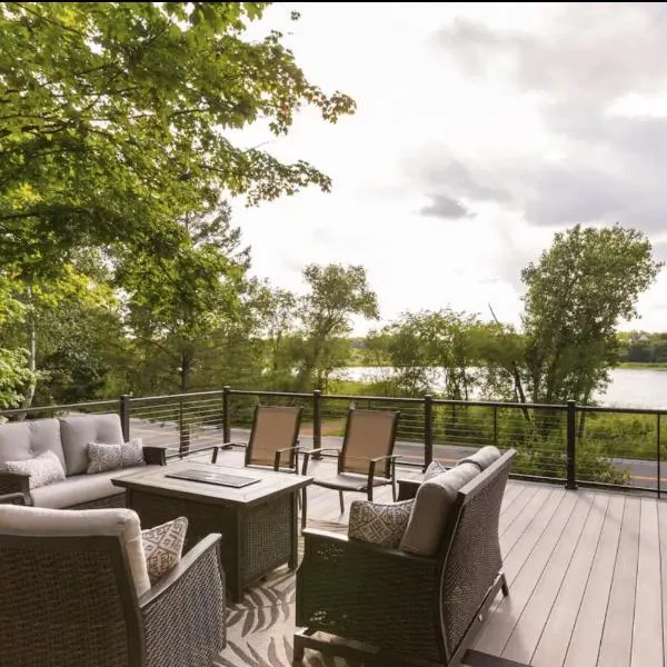Cedar House Retreat, hotel v destinaci Excelsior