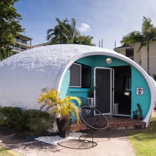 1 BR Famous Beach-Front Dome at Trinity Beach, Sleeps 4، فندق في شاطئ ترينيتي