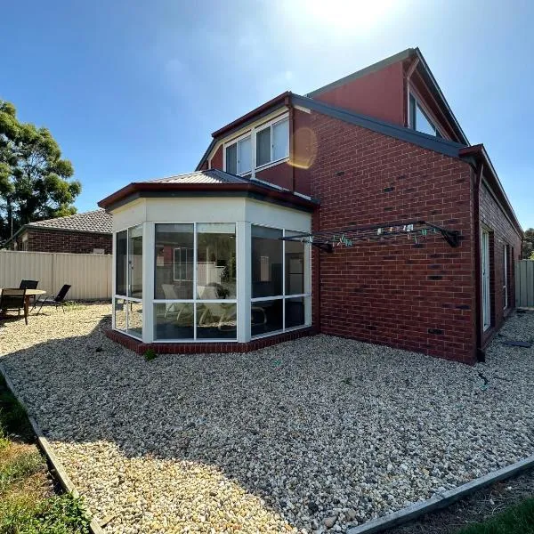 Parkside House by GoodLive, hotel in Craigieburn