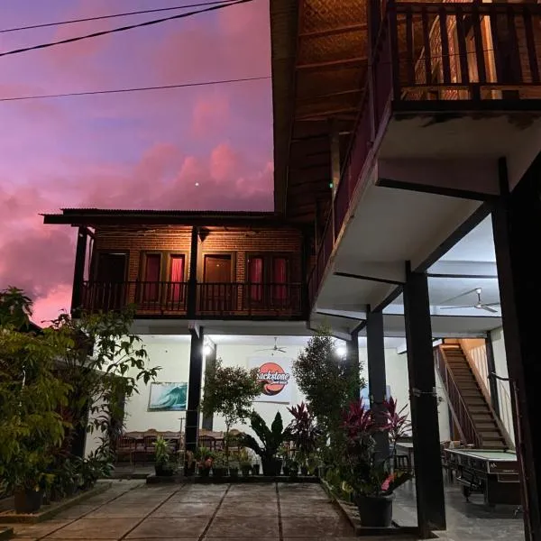 Watukarung Sackstone Guesthouse, hotel di Kalak