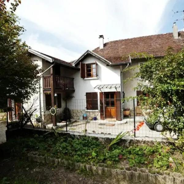 Chambre dans maison a la campagne, hotel di Pressins