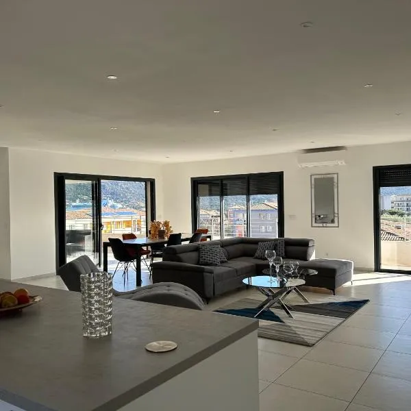 Appartement sur le port, hotel v destinácii Porto-Vecchio