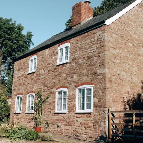 Pump Cottage - Cosy Herefordshire Cottage、Woolhopeのホテル
