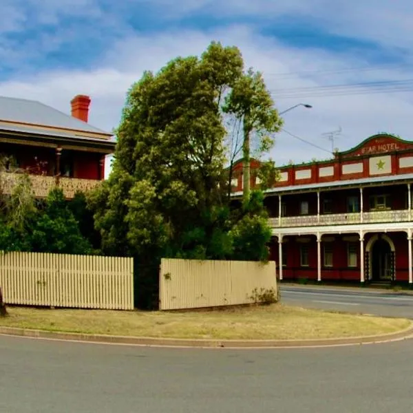 HISTORIC STAR LODGE and STATION MASTERS HOUSE NARRANDERA, hotel in Grong Grong
