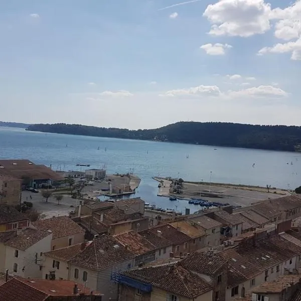 Au pied du Baou、Saint-Chamasのホテル