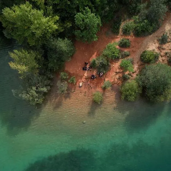 Le Cocon en pierre au coeur du Verdon et son spa en supplément gîte "Le Repos Des Chênes", hotel en Régusse