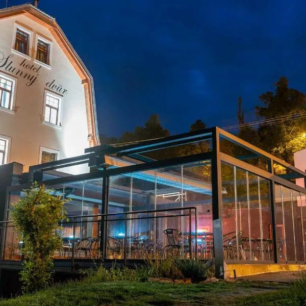 Hotel Slunný Dvůr, hotel in Černá Voda