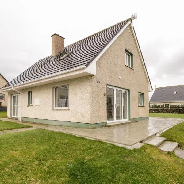 38 Carrowhubbock Holiday Village, hotel v destinaci Enniscrone