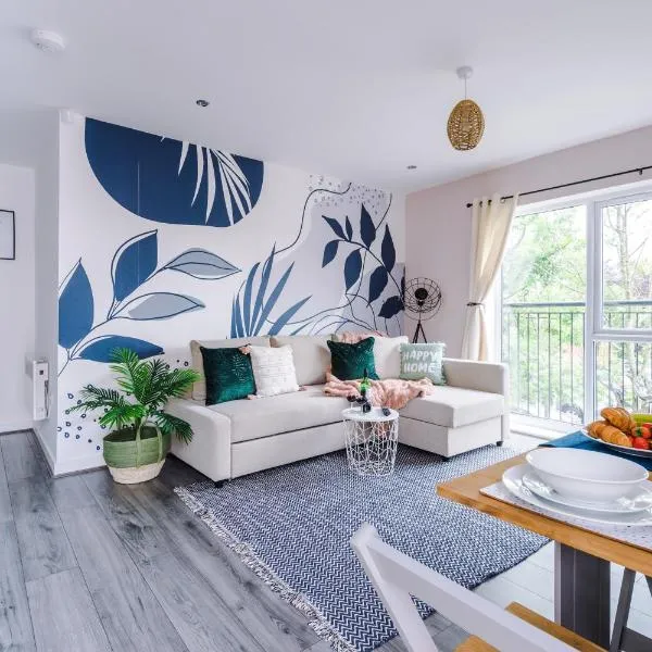 Luxury 2 Bedroom Apartment with FREE Parking In Formby Village By Greenstay Serviced Accommodation - Perfect for Couples, Friends & Families & Business Travellers - Dog Friendly - 6, hotel em Formby