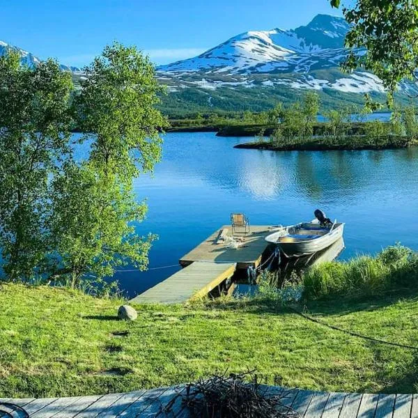 Fairytale STAYcation - JACUZZI, BOAT & SAUNA, hotel v destinaci Bjørkli
