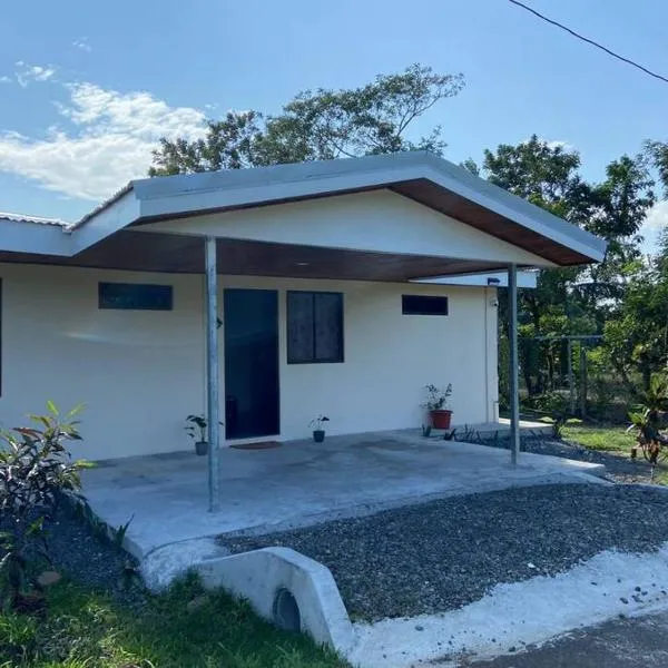 Retana Apartment، فندق في Quesada