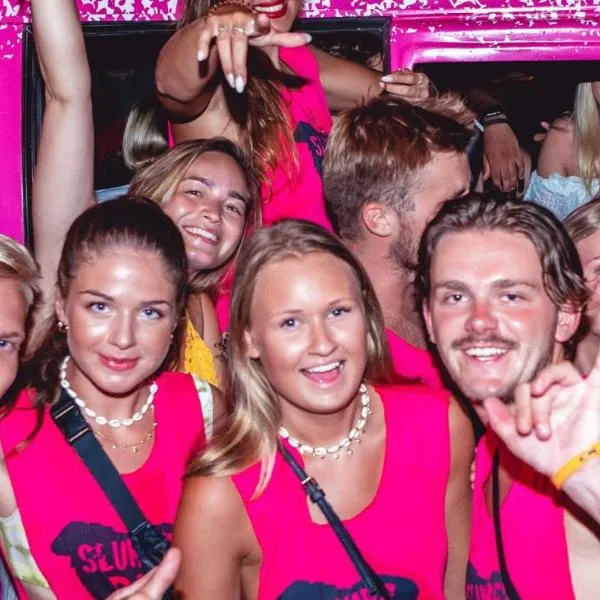 Slumber Surf Phuket Kata、カタビーチのホテル