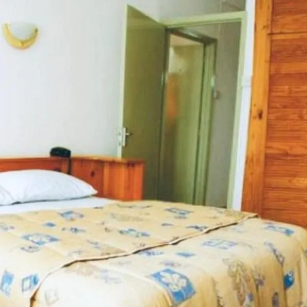 Lovely 2-bedroom condo close to the beach…, hotel v destinaci Trou aux Biches