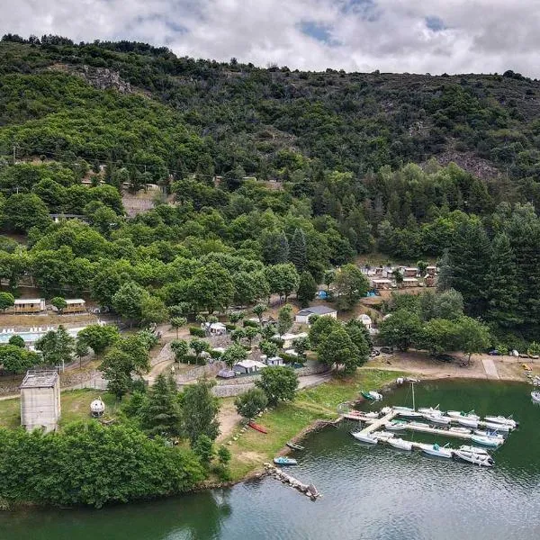 Camping Lac de Villefort, hotel i Pourcharesses