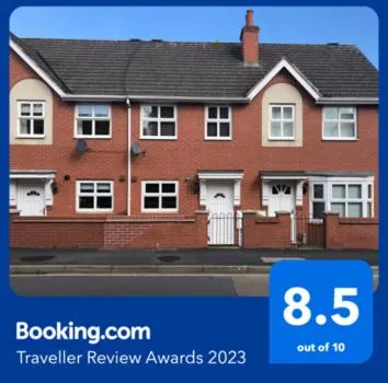 House number 4 Sleeps up to 4 with Smart TVs in every room, hotel in Wellington