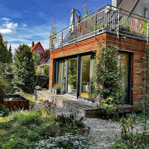 LUXOMES: Design Apartment - Near Airport, hotel in Nürnberg