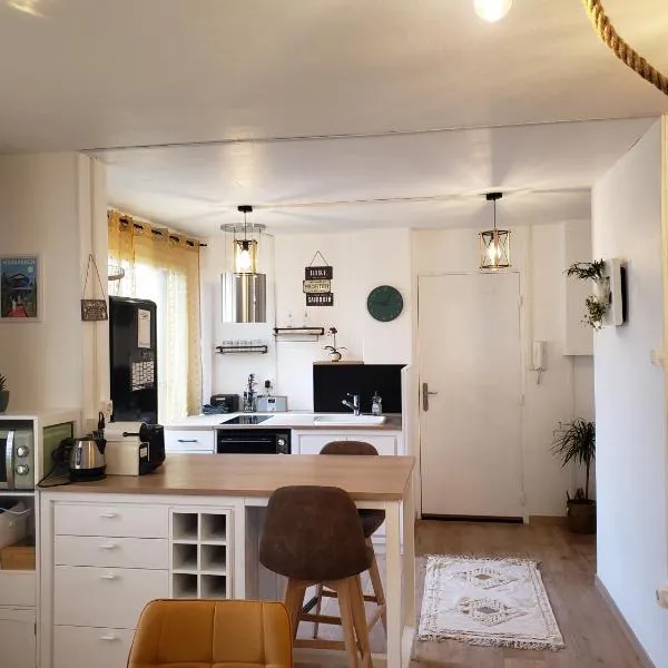 Maison du Bonheur 2 à TROYES Logement entier avec parking, viešbutis mieste Trua