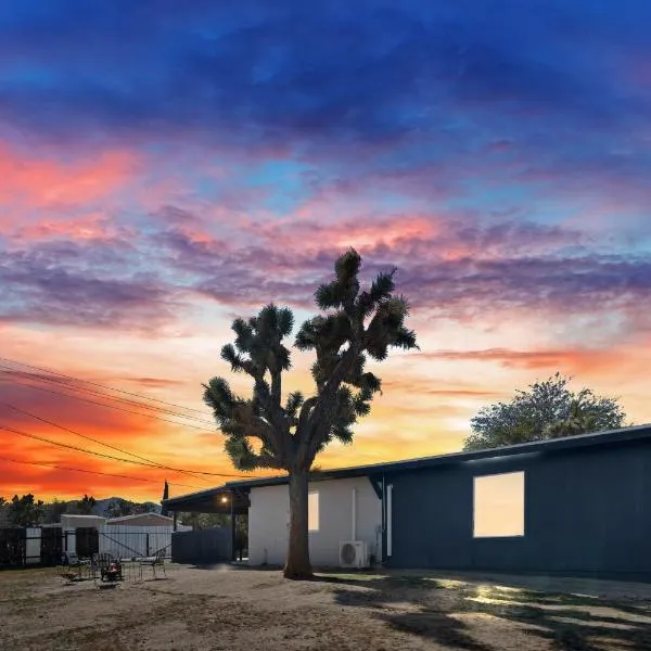 Desert Serenity in Yucca/Joshua Tree w/AC & Fire pit, hotel di Yucca Valley