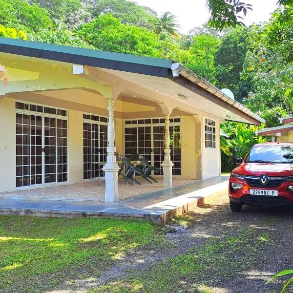 Hutiarii house & car & excursions Raiatea, hôtel à Tevaitoa