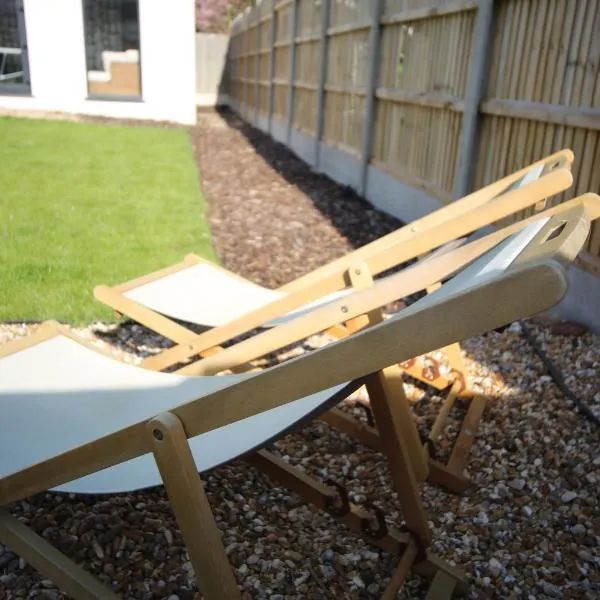 Sunbeam and Sundance Cosy House - Sleeps 14, khách sạn ở Whitstable